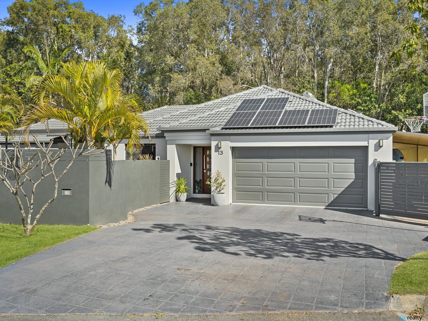 5 bedrooms House in 13 Cliff Close WAKERLEY QLD, 4154