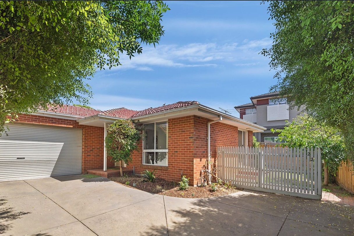 3 bedrooms Apartment / Unit / Flat in 2/2 Crow Street BURWOOD EAST VIC, 3151