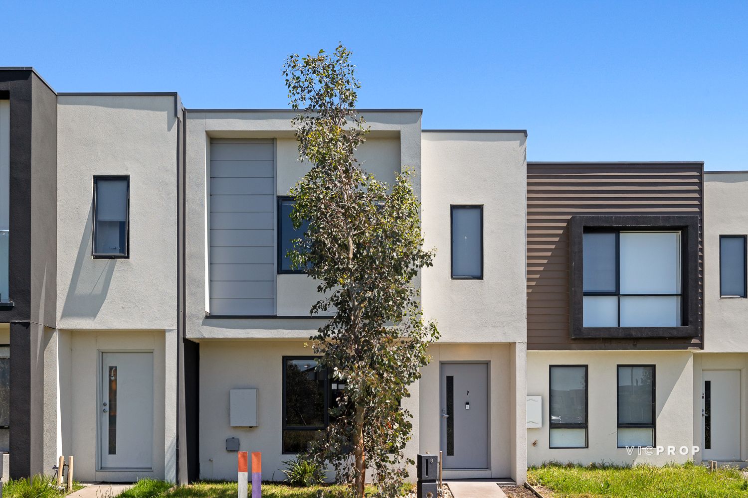 3 bedrooms Townhouse in 9 Helensburch Passage CRANBOURNE WEST VIC, 3977
