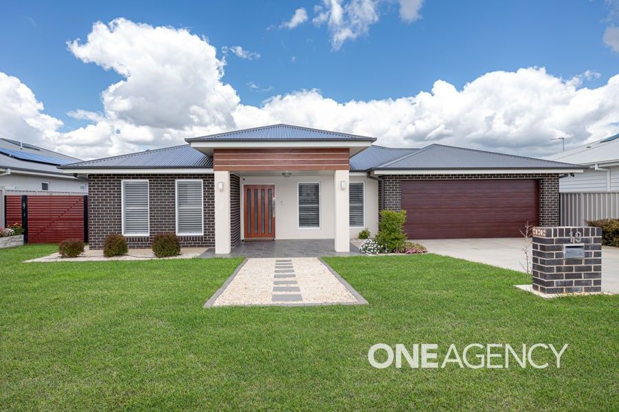 19 TURRAMIA CRESCENT, Gobbagombalin NSW 2650, Image 0