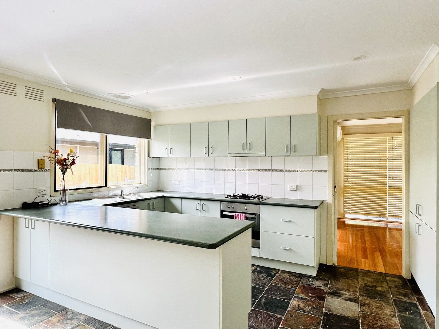 4 bedrooms House in 14 Chichester Square WANTIRNA VIC, 3152