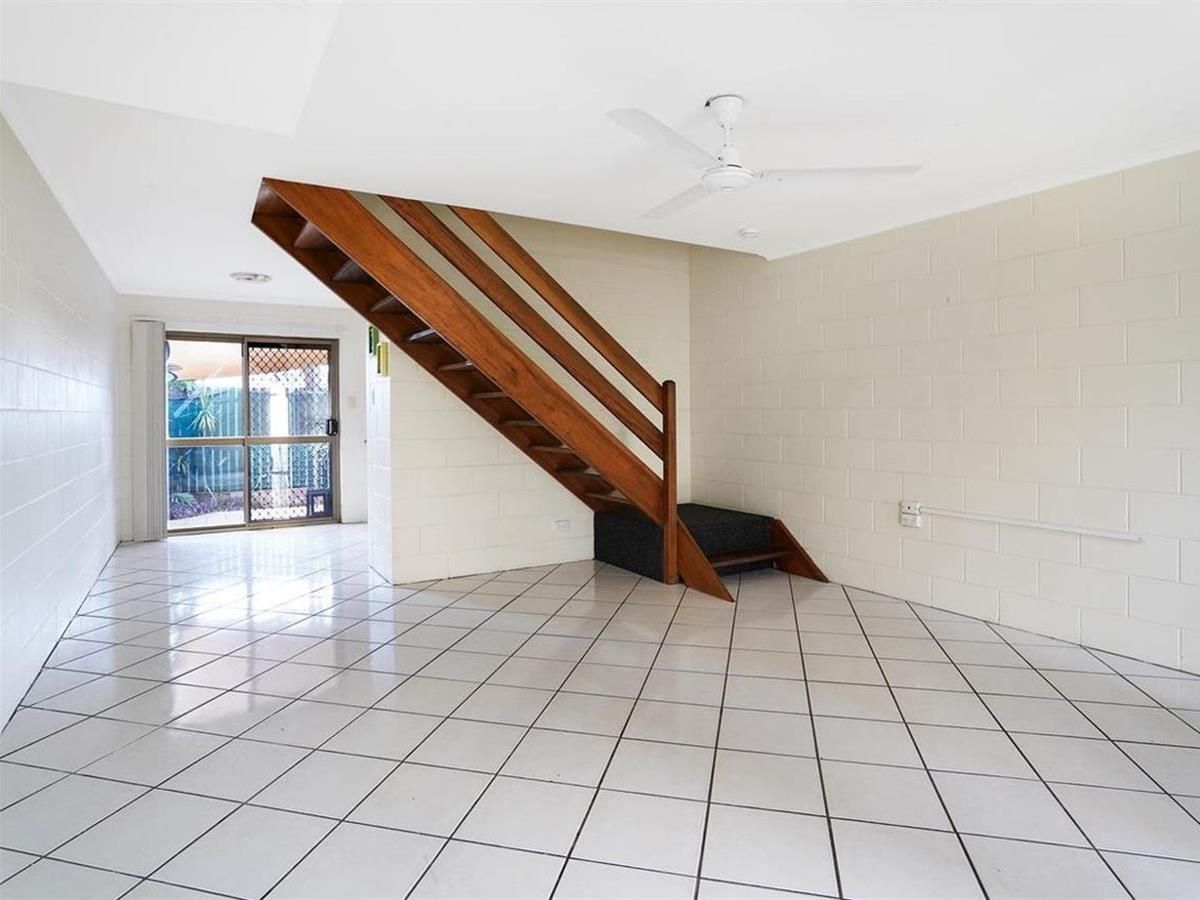2 bedrooms Townhouse in 2/3 Mintaro Crescent WOREE QLD, 4868