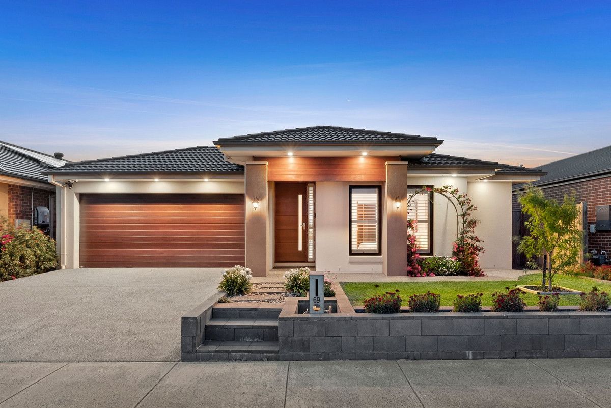 4 bedrooms House in 69 Aviation Drive MOUNT DUNEED VIC, 3217