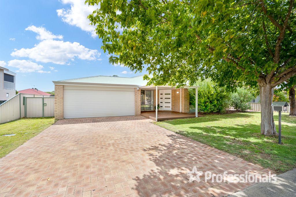 4 bedrooms House in 74 Dunsborough Lakes Drive DUNSBOROUGH WA, 6281