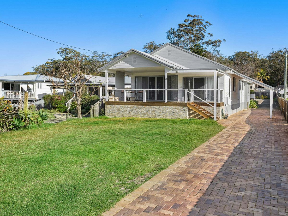 6 bedrooms House in 60 South Tacoma Road TACOMA SOUTH NSW, 2259