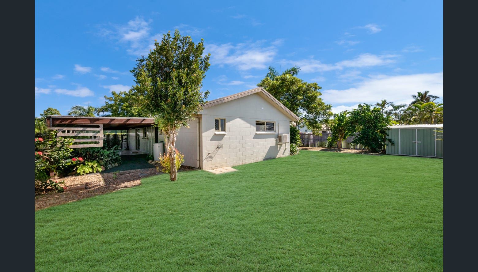 4 bedrooms House in 33 Barnett Street MOUNT LOUISA QLD, 4814