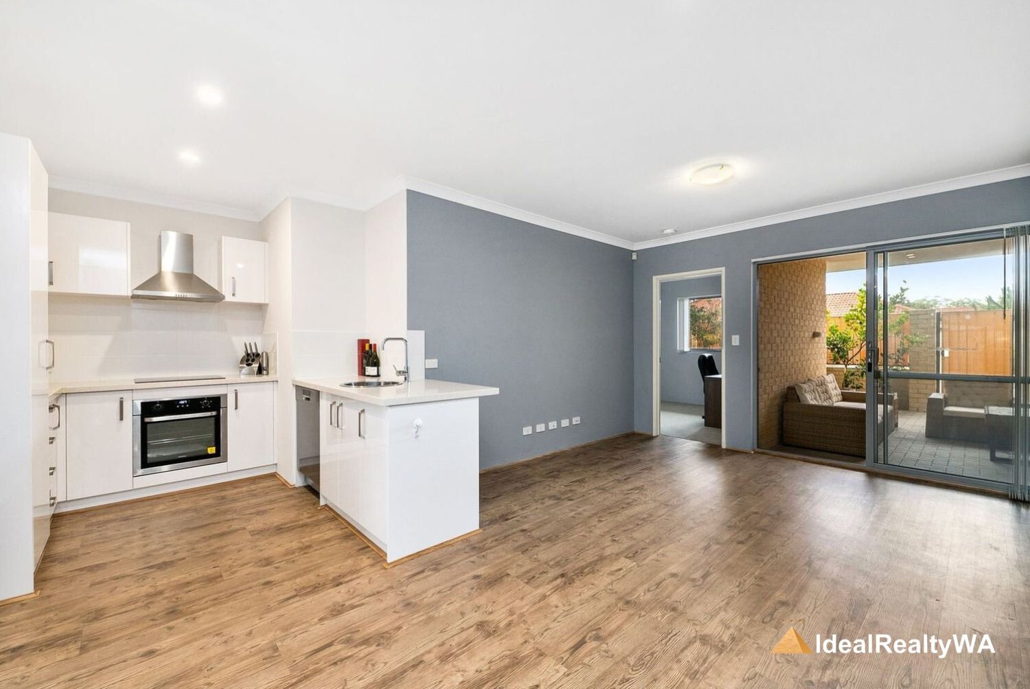 8/3 Ewing Street, Bentley WA 6102, Image 2