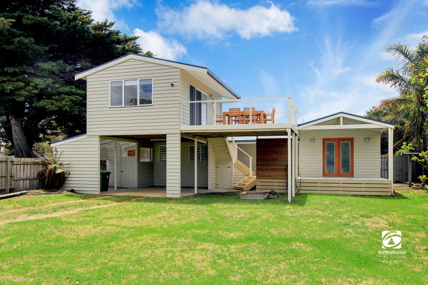 3 bedrooms House in 13 Jetty Road LAKES ENTRANCE VIC, 3909