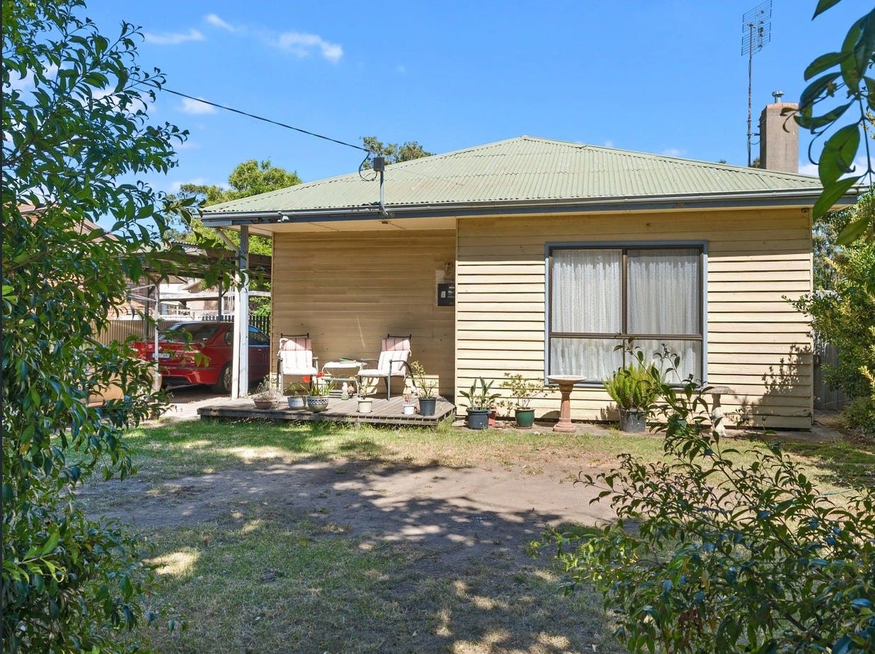 3 bedrooms House in 19 Commercial Road BENALLA VIC, 3672