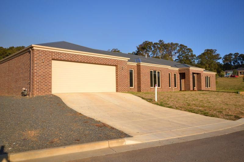 8 Swift Rise, Brown Hill VIC 3350