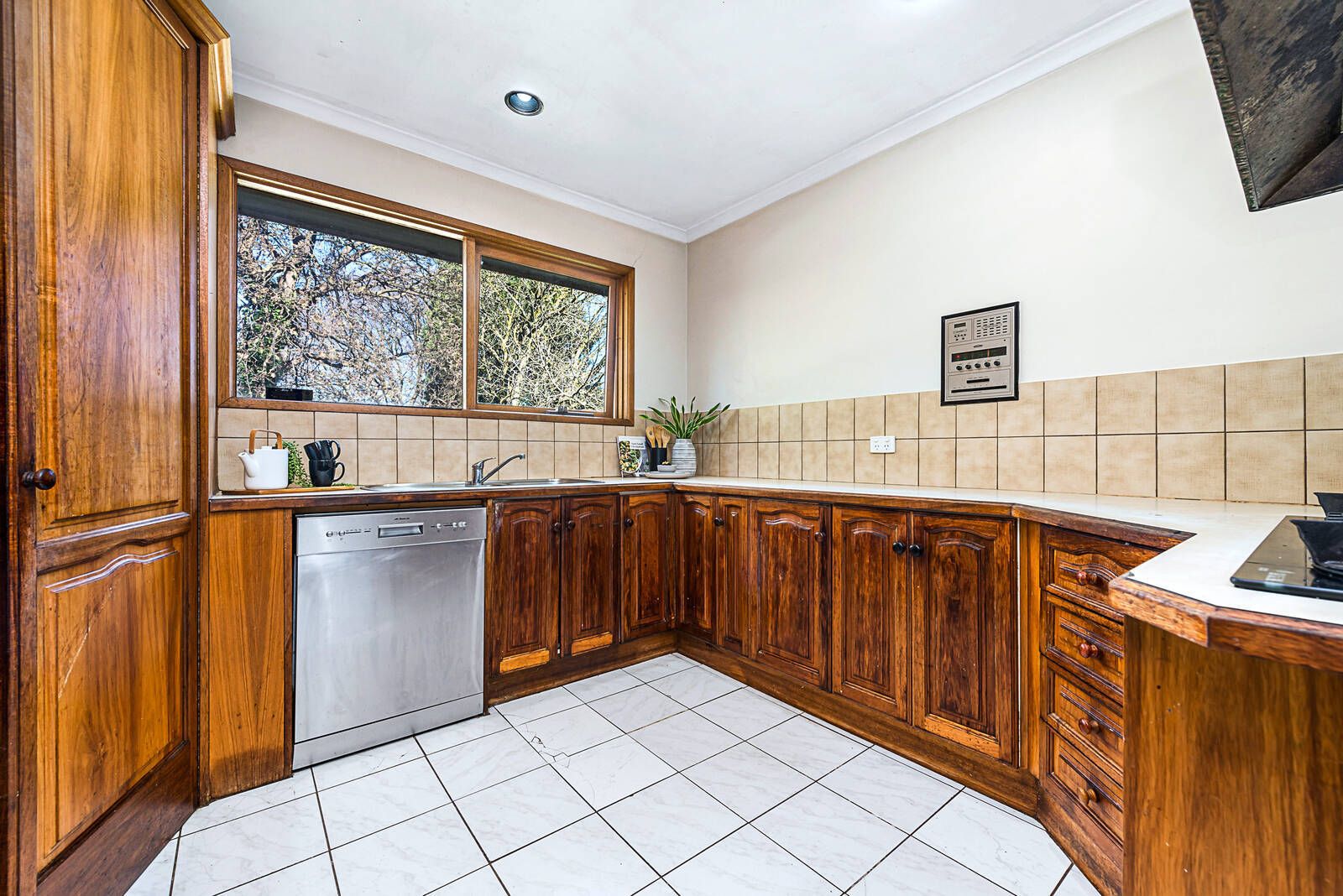 58 Kenross Drive, Wheelers Hill VIC 3150, Image 2