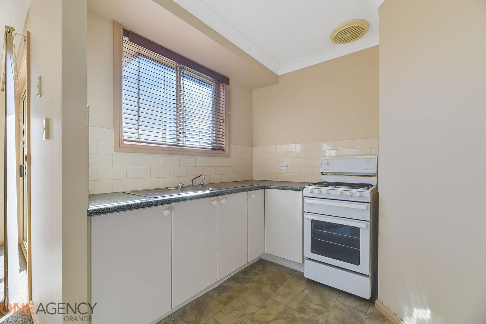 1/139 Sieben Drive, Orange NSW 2800, Image 2