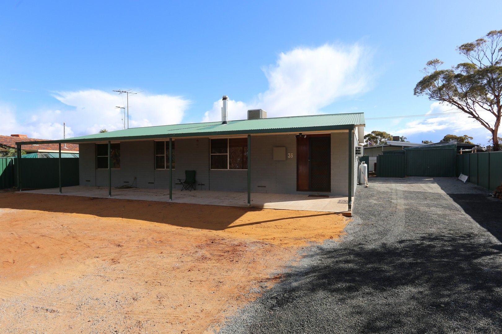 3 bedrooms House in 35 Atriplex Road KAMBALDA WEST WA, 6442