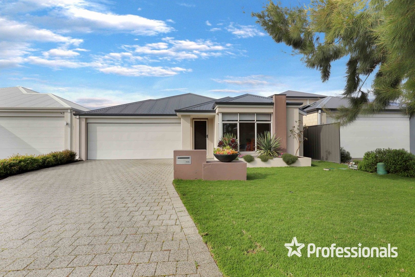 3 bedrooms House in 86 Fairweather Drive PIARA WATERS WA, 6112