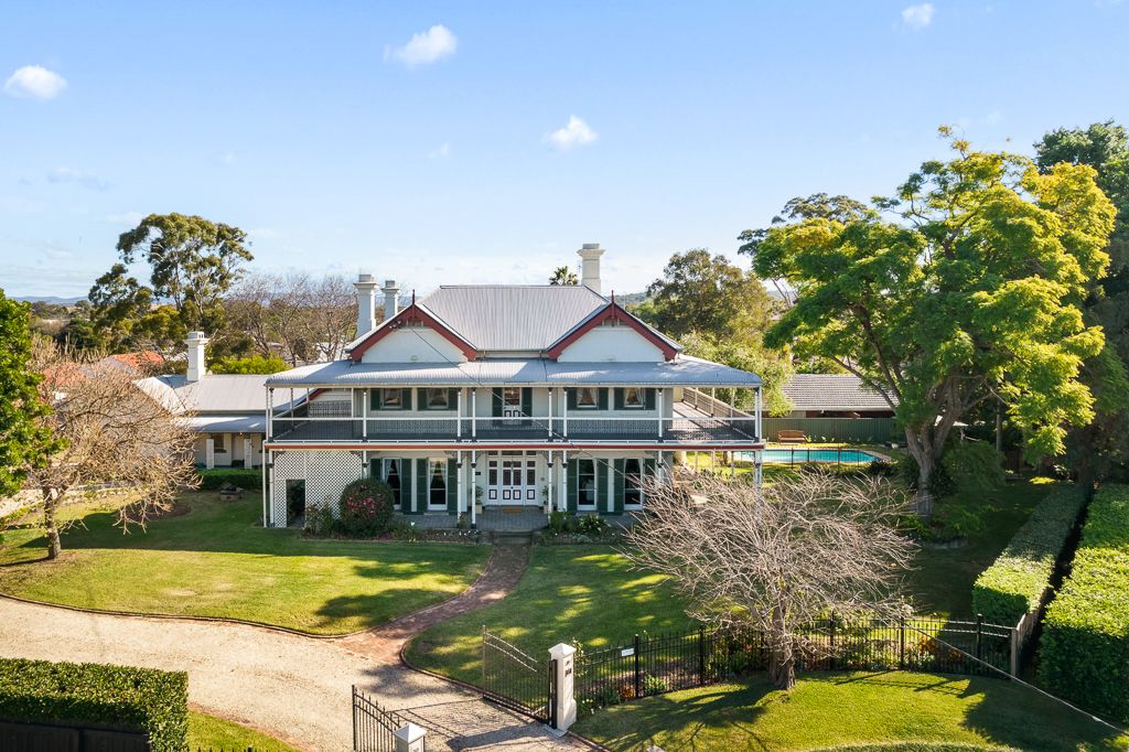 6 bedrooms House in 30 Edinburgh Avenue SINGLETON NSW, 2330