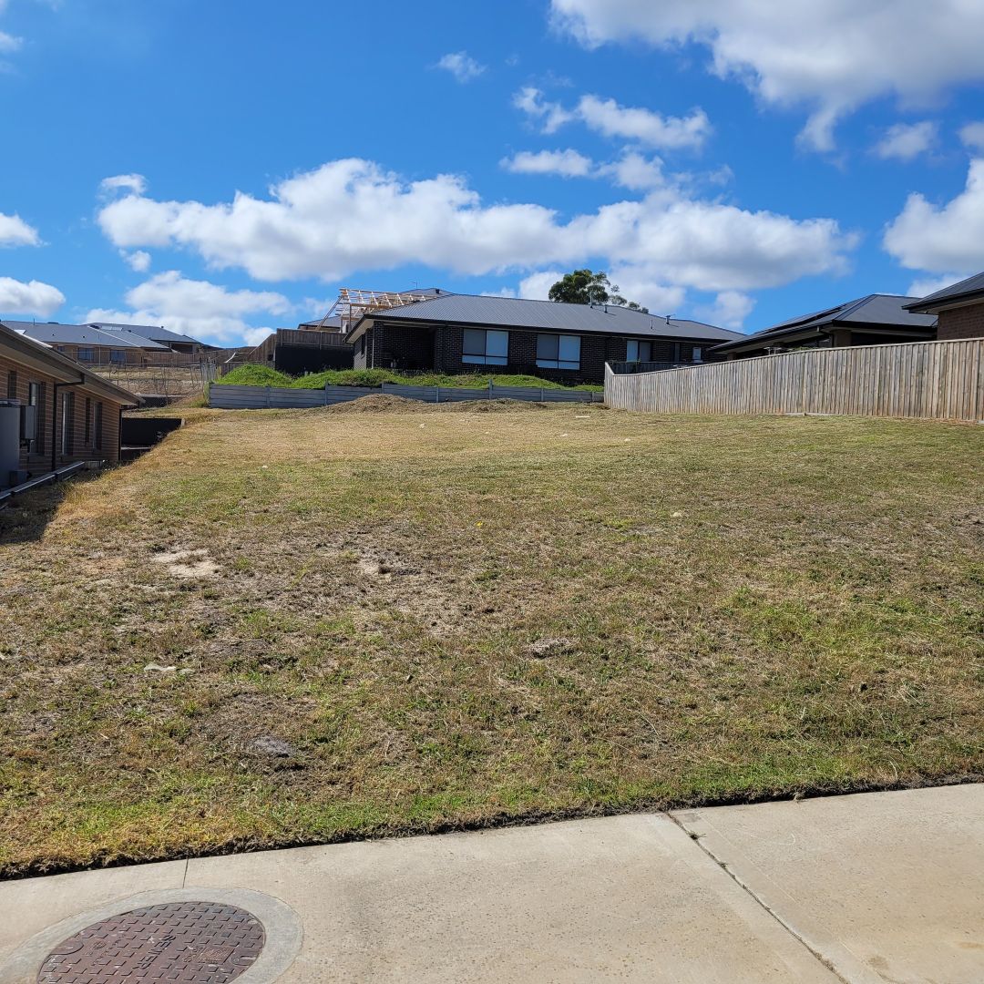 35 Muirfield Bvd, Newborough VIC 3825, Image 2