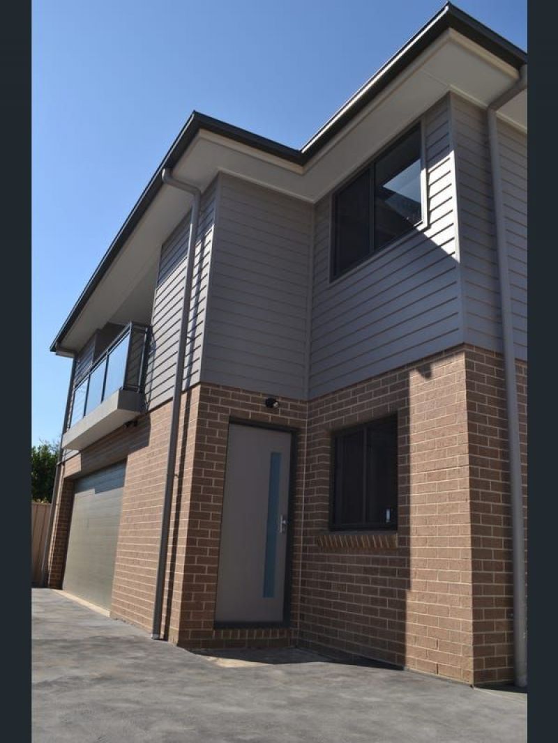 3 bedrooms Townhouse in 2/25 Wooroo St ALBION PARK RAIL NSW, 2527