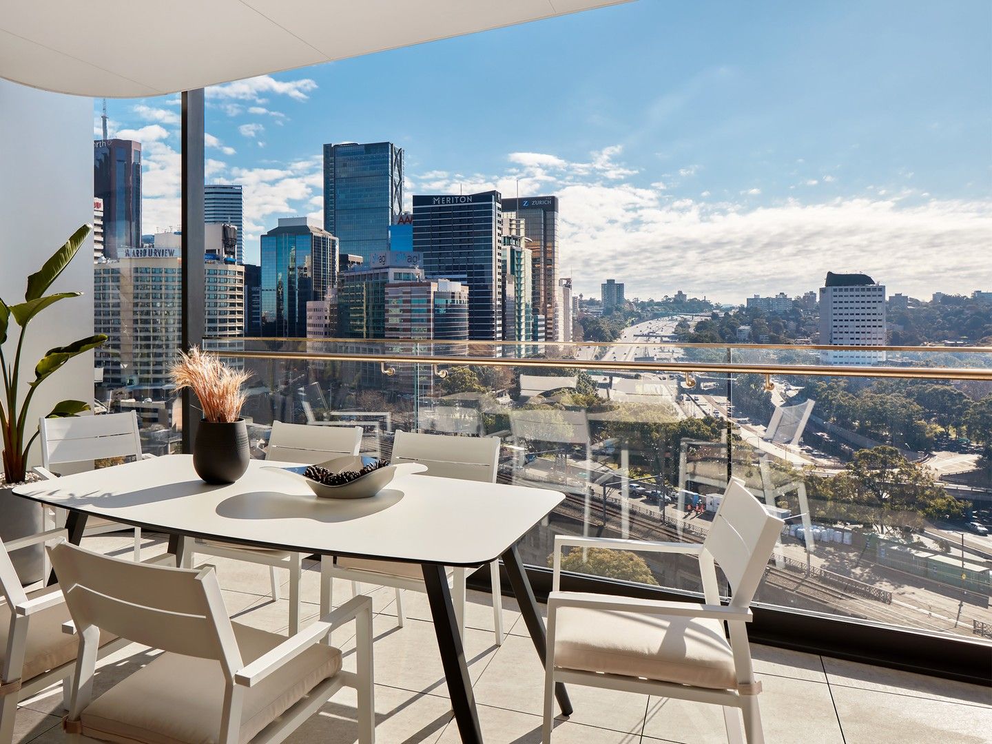 2 bedrooms Apartment / Unit / Flat in 1101/61 Lavender Street MILSONS POINT NSW, 2061