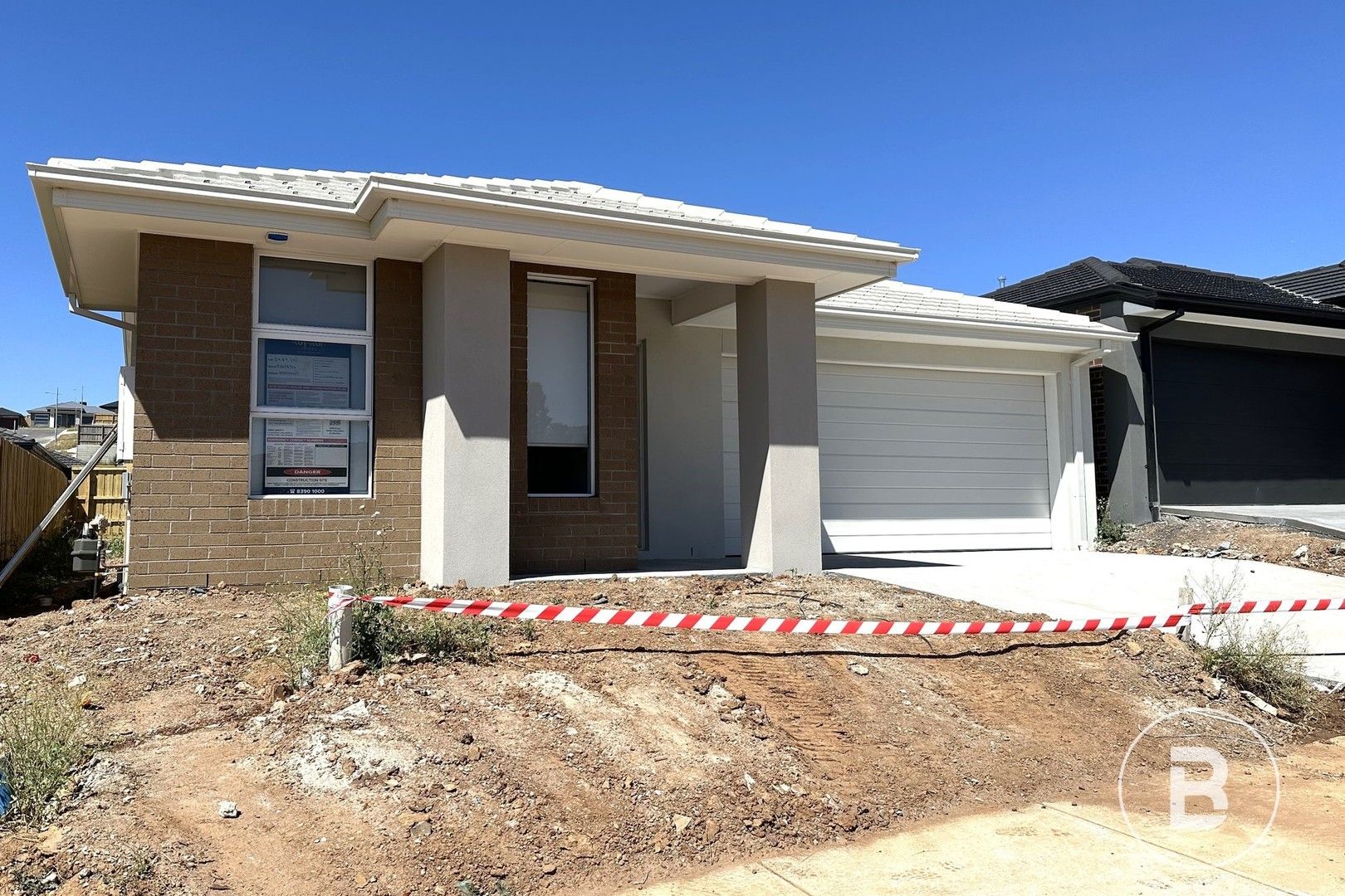 4 bedrooms House in 16 Edgerton Place MADDINGLEY VIC, 3340