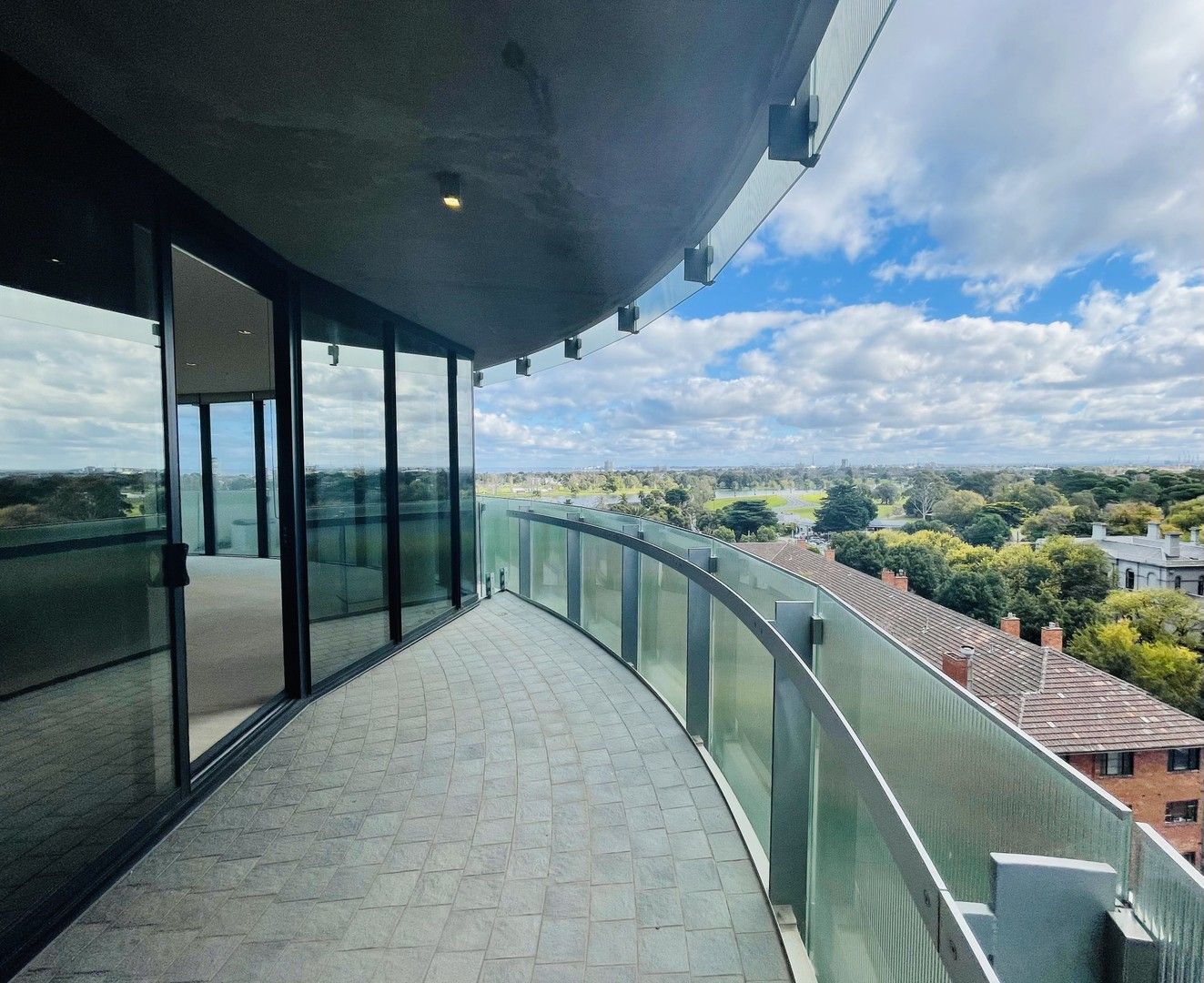 3 bedrooms Apartment / Unit / Flat in 809/576-578 St Kilda Road MELBOURNE VIC, 3004