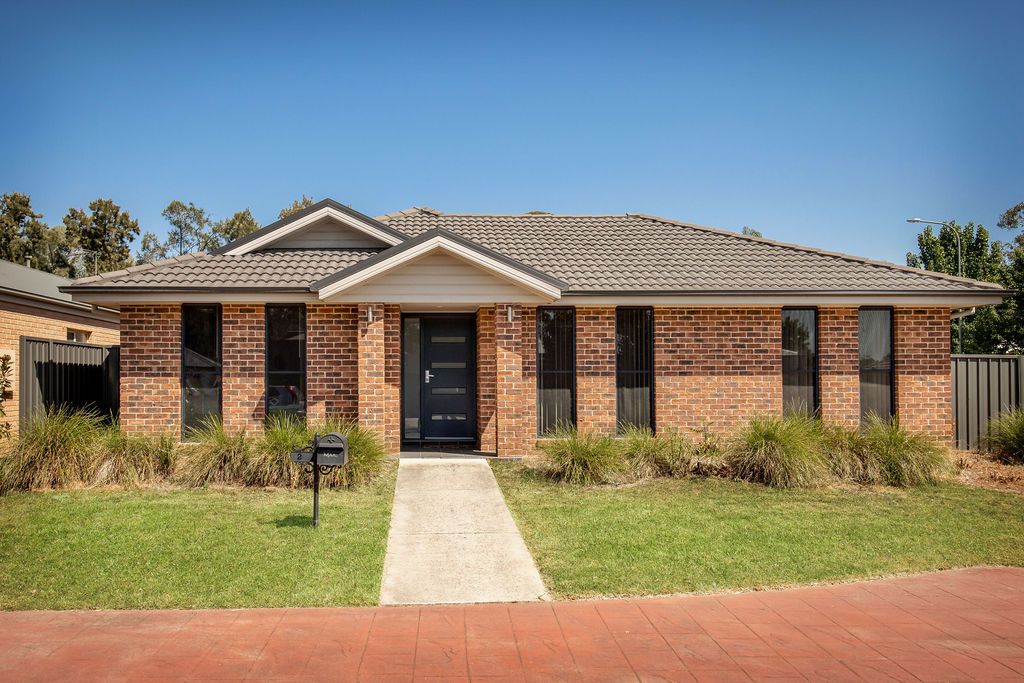 3 bedrooms House in 2 Birdie Place THURGOONA NSW, 2640