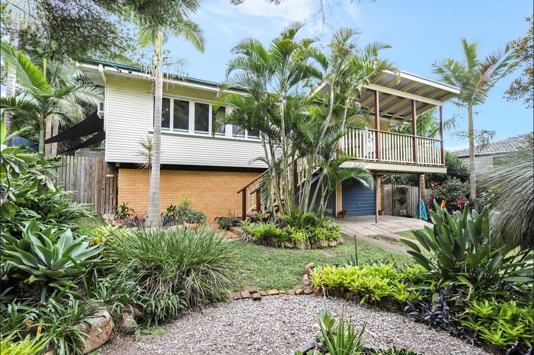 17 Parnoolar Crescent, Ferny Hills QLD 4055 House For Rent 650