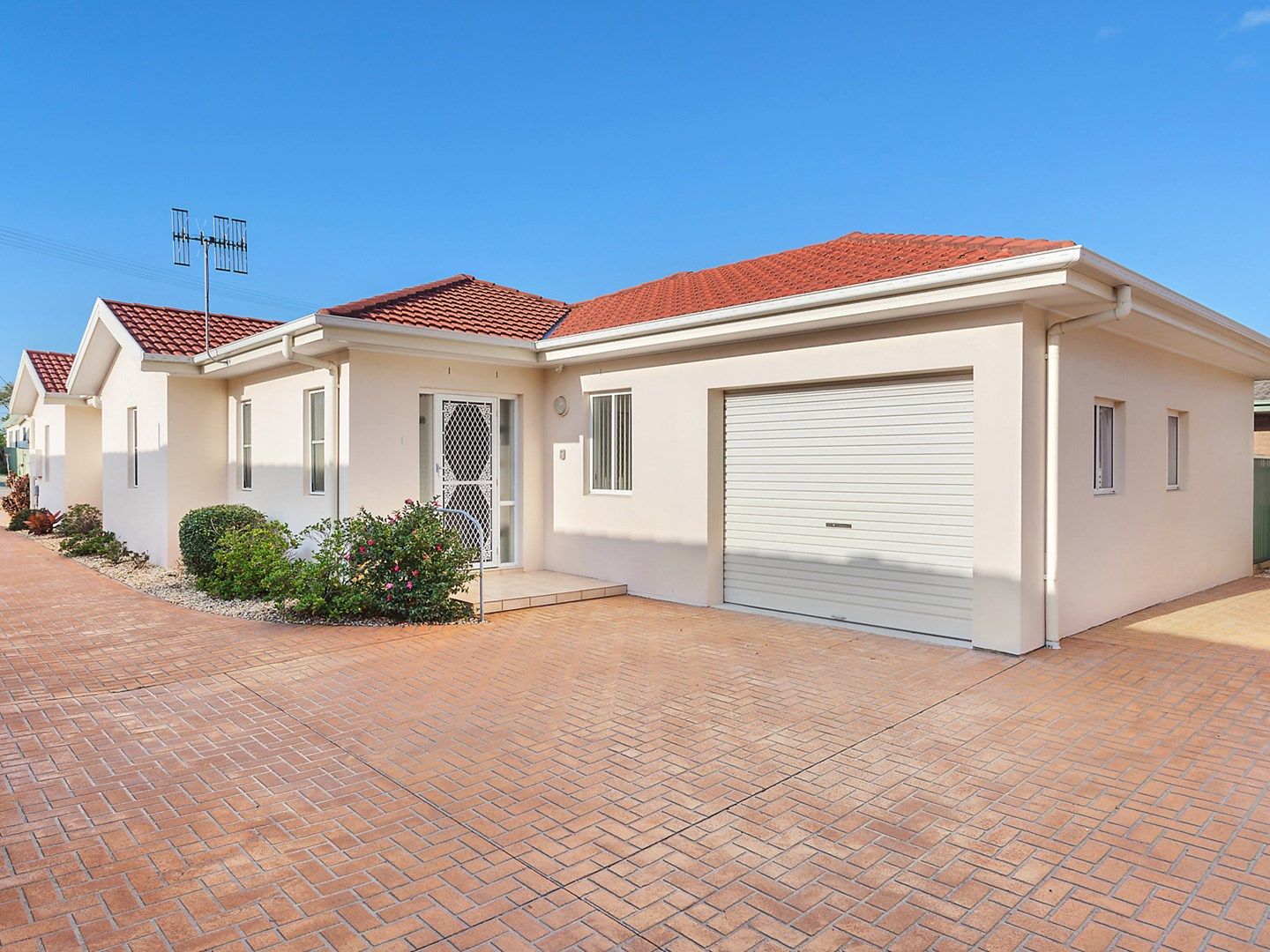 1/3 Karooah Avenue, Blue Bay NSW 2261, Image 0