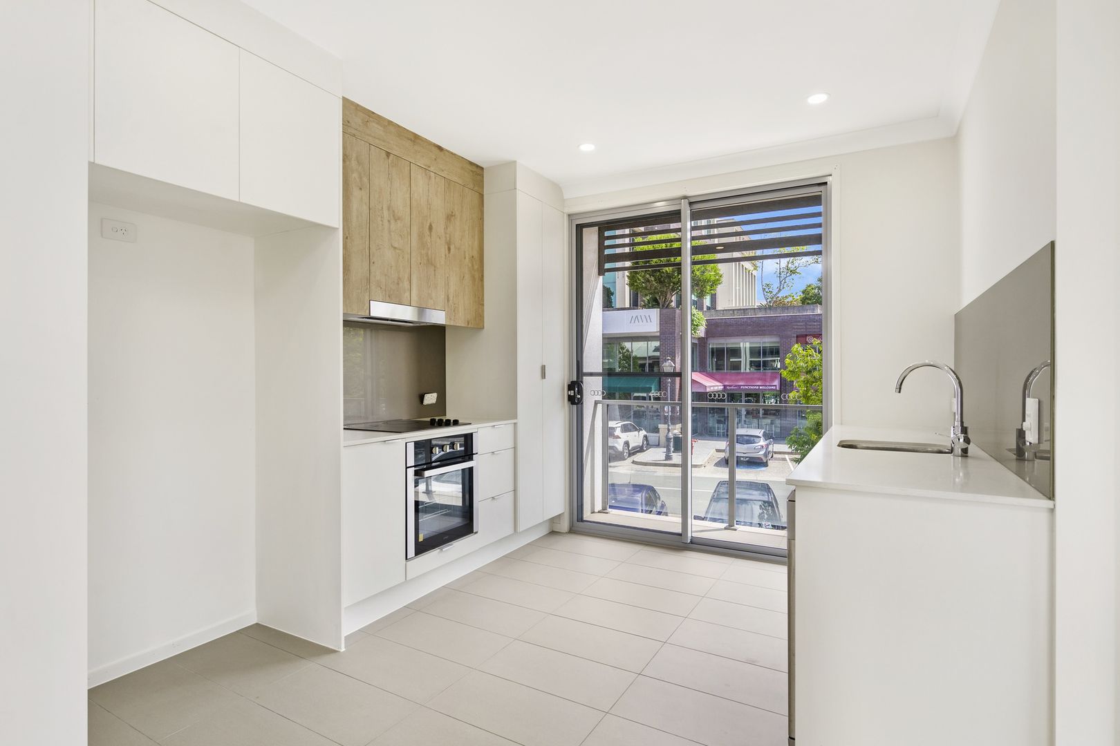 27/3028 The Boulevard, Carrara QLD 4211, Image 1