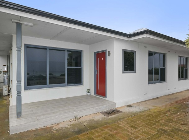 15 Esplanade , Tumby Bay SA 5605