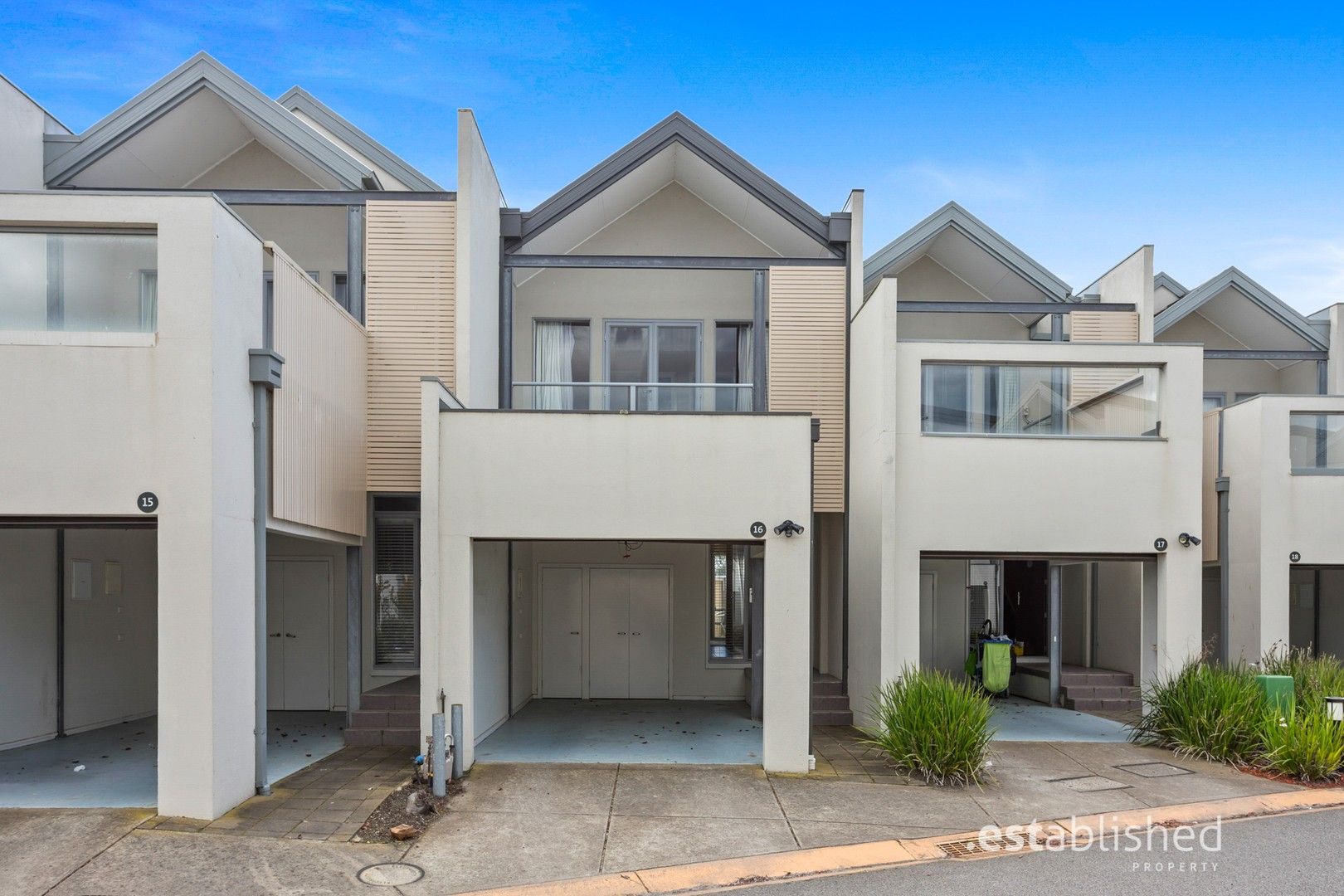 16/9 Greg Norman Drive, Sanctuary Lakes VIC 3030, Image 0