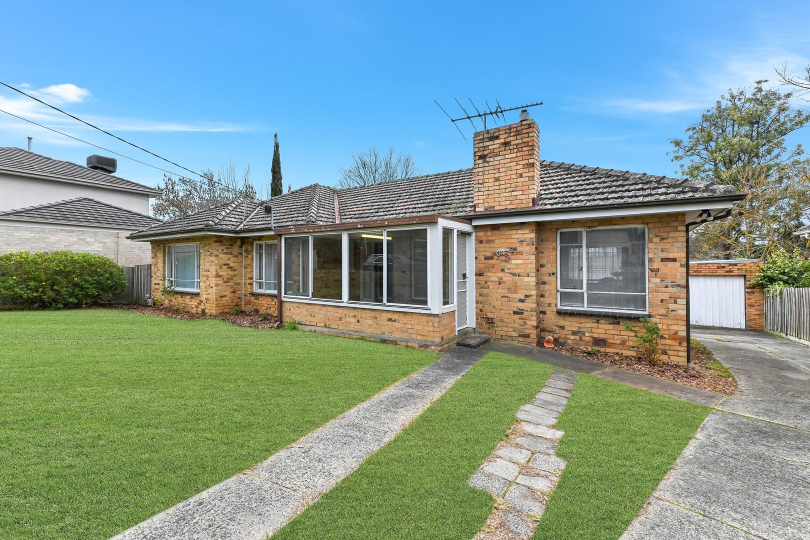 3 bedrooms House in 1 Poole Street BURWOOD VIC, 3125