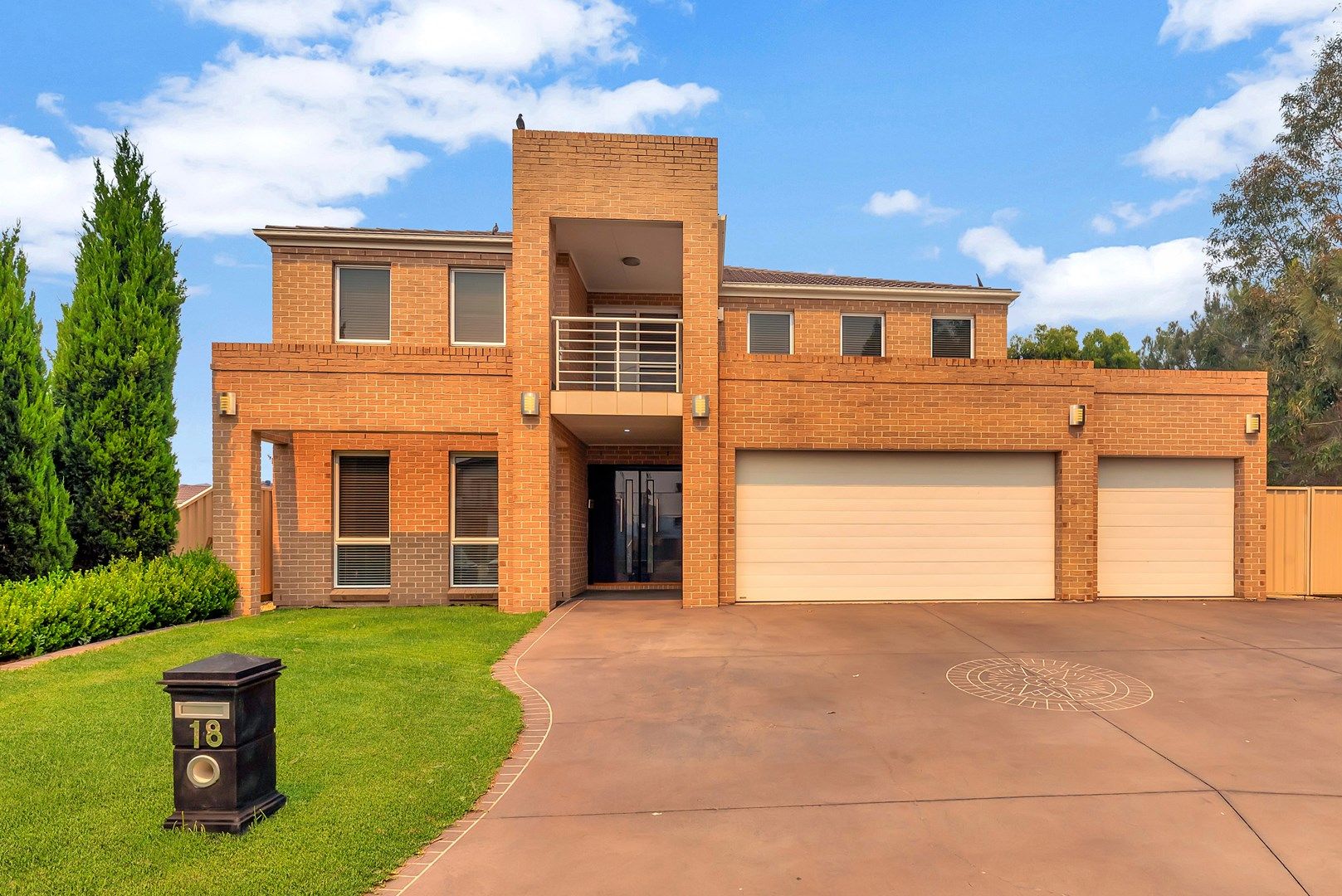 18 Dee Close, Prestons NSW 2170, Image 0