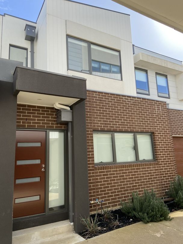 2 bedrooms Townhouse in 8/786 Princes Highway SPRINGVALE VIC, 3171