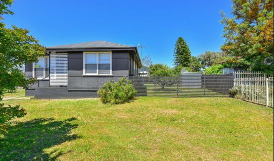 3 bedrooms House in 51 Robert Street TAMWORTH NSW, 2340