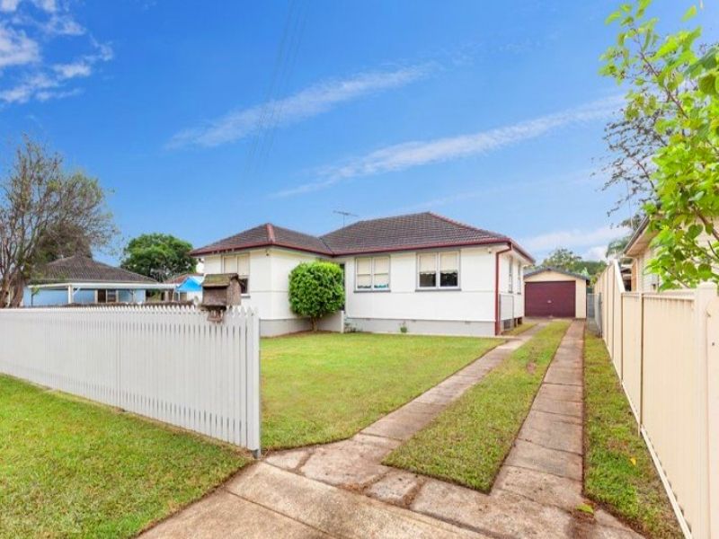 18 Komiatum Street, Holsworthy Property History & Address Research