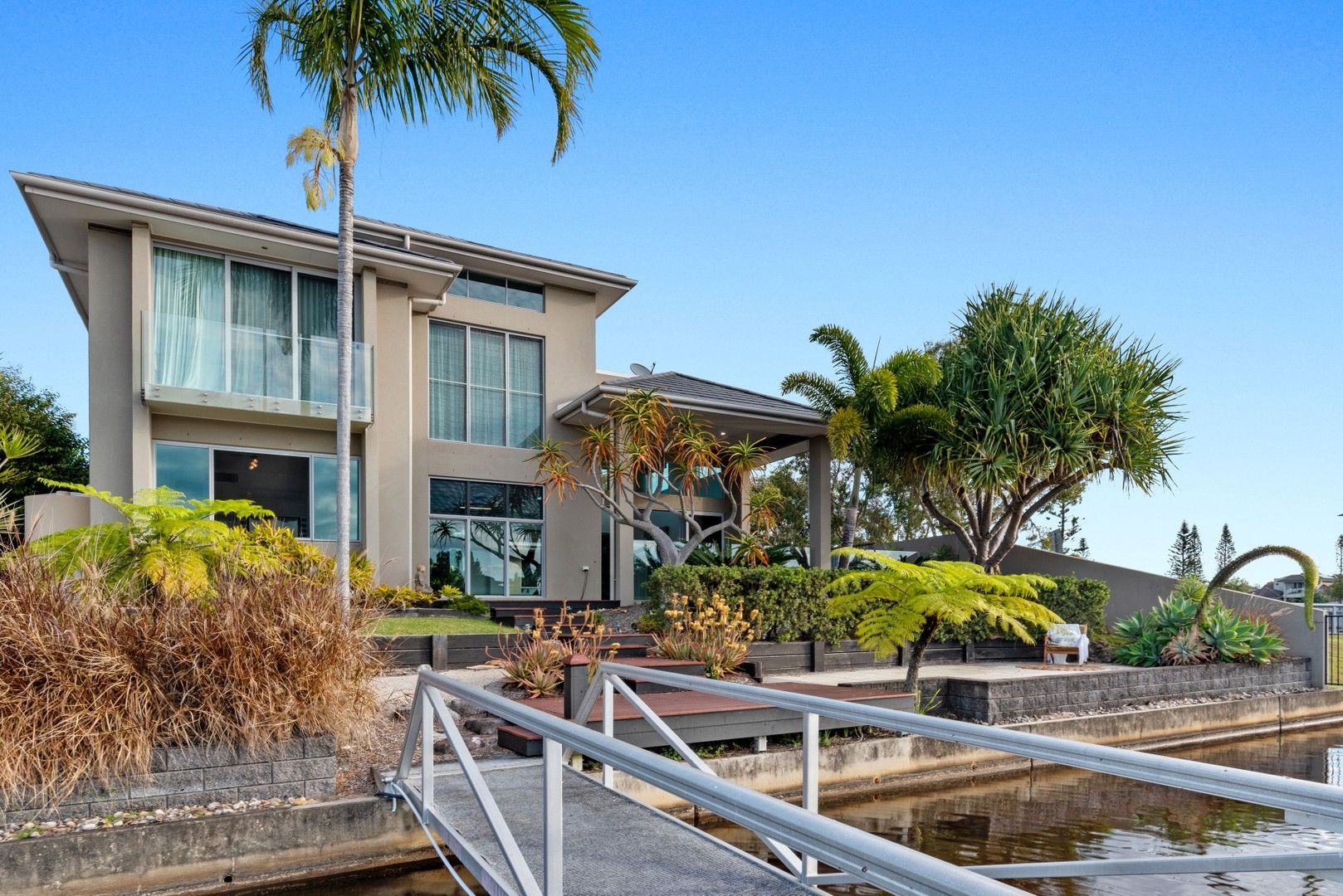 5 bedrooms House in 14 Columba Place PELICAN WATERS QLD, 4551