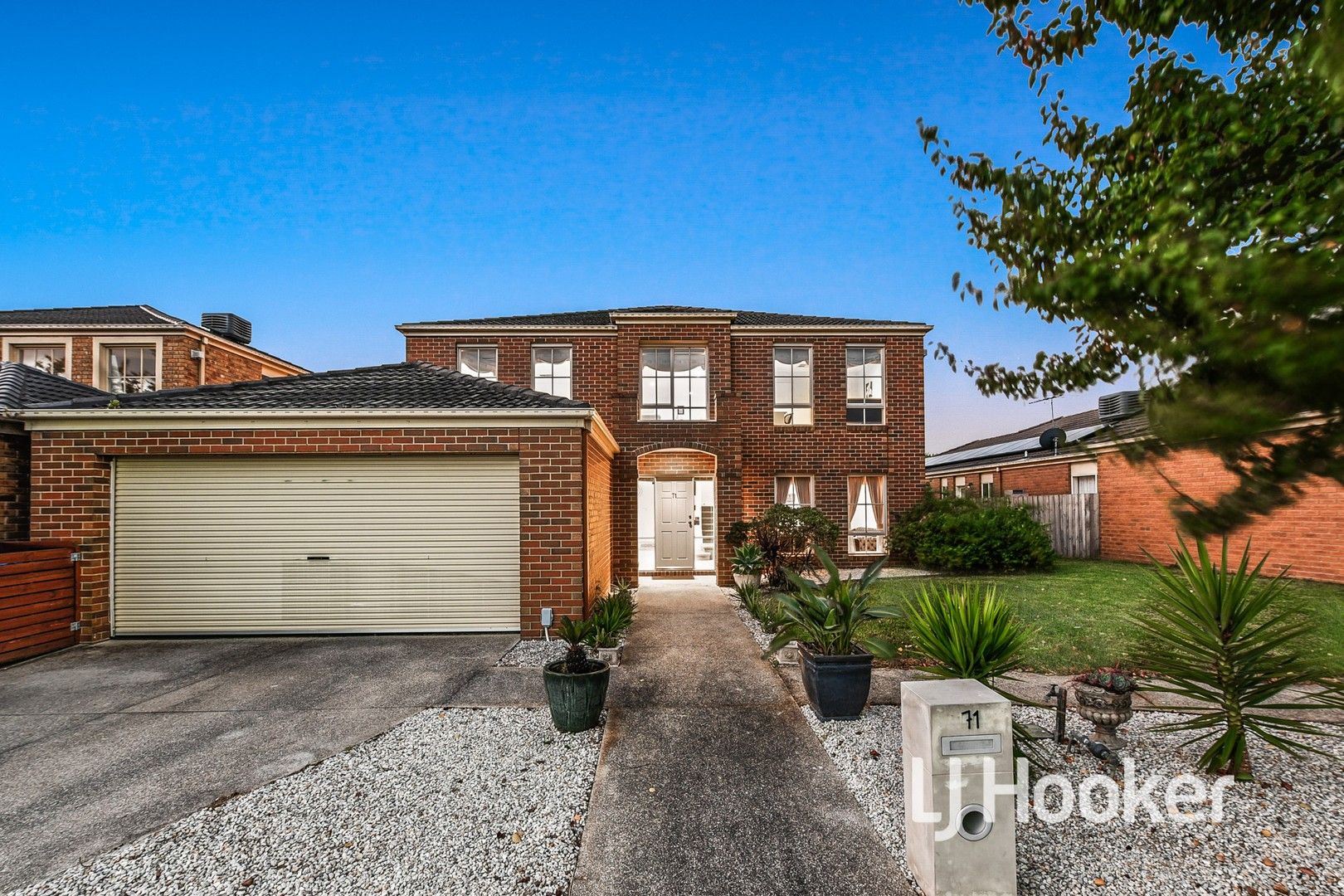 5 bedrooms House in 71 Ward Road BERWICK VIC, 3806