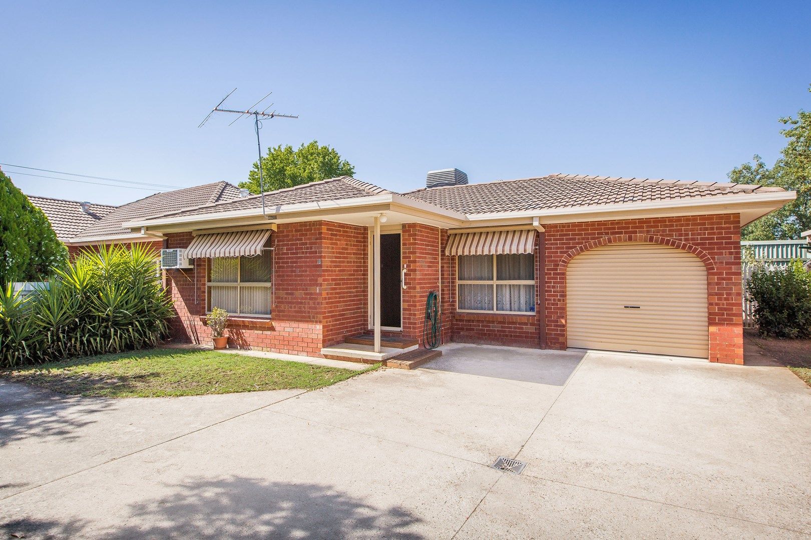 2/387 Kotthoff Street, Lavington NSW 2641, Image 0