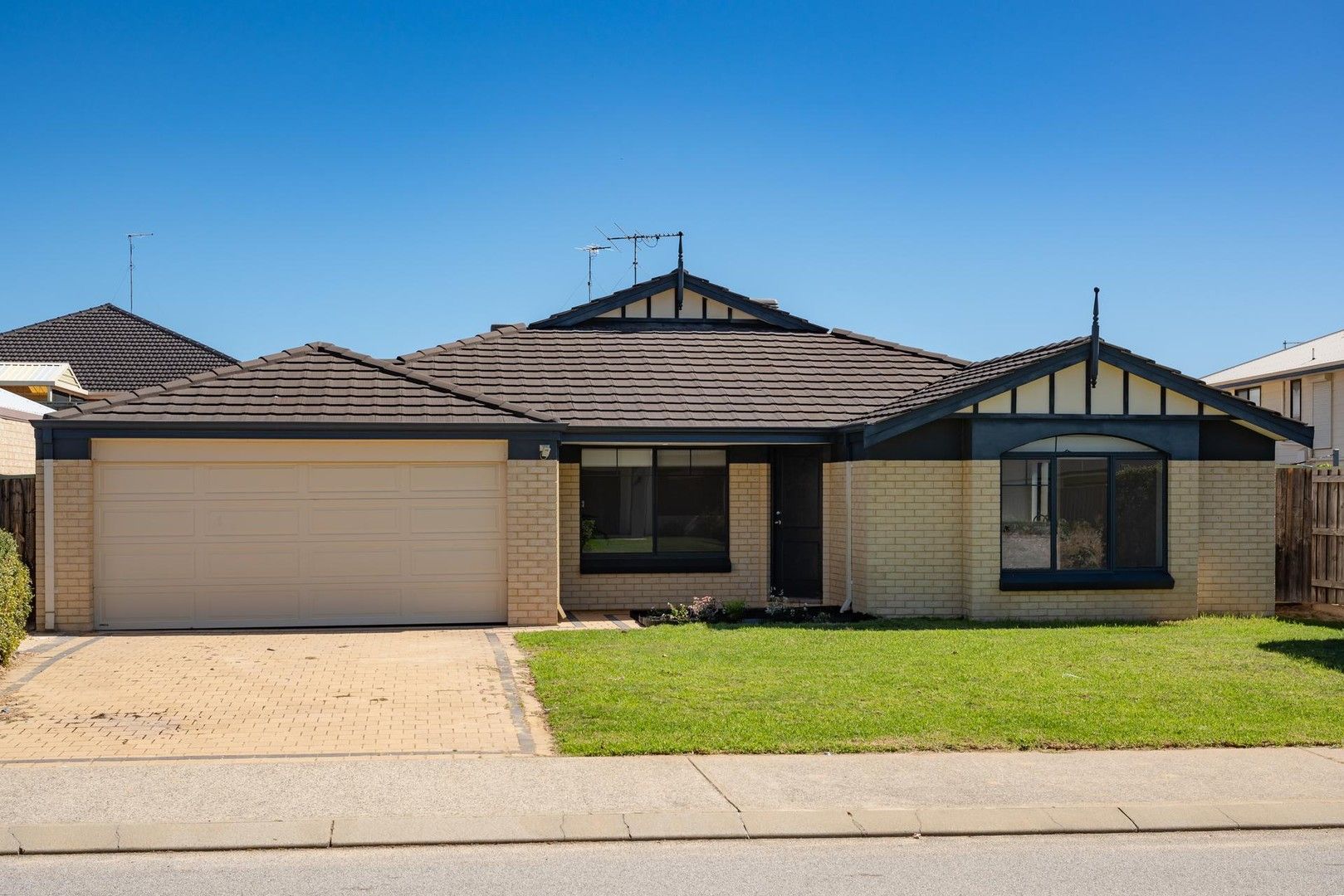 4 bedrooms House in 4 Quandong Parkway HALLS HEAD WA, 6210