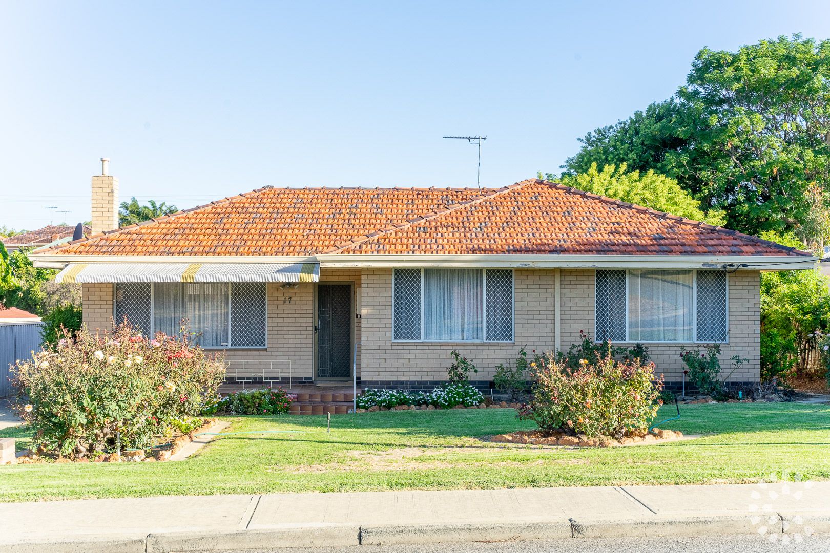 4 bedrooms House in 17 Jean Street HAMILTON HILL WA, 6163