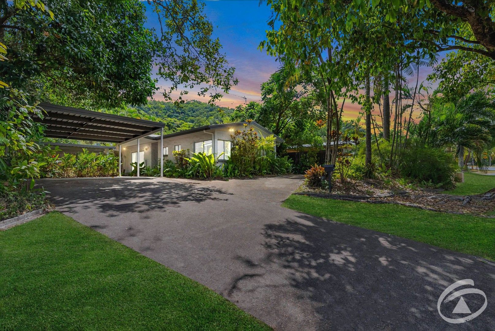 3 bedrooms House in 33 McFarlane Drive KANIMBLA QLD, 4870