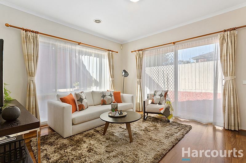 37 Larkspur Circuit, Glen Waverley VIC 3150, Image 2