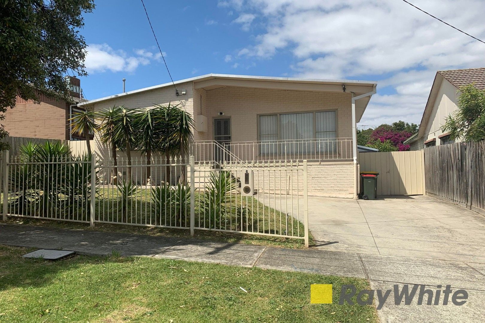 3 bedrooms House in 6 Hibiscus Court DOVETON VIC, 3177