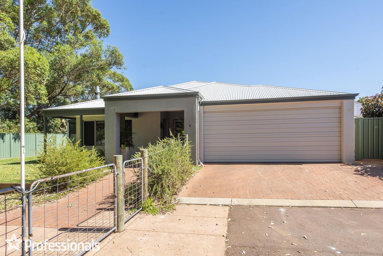 4 bedrooms House in 19 Turner Street SERPENTINE WA, 6125