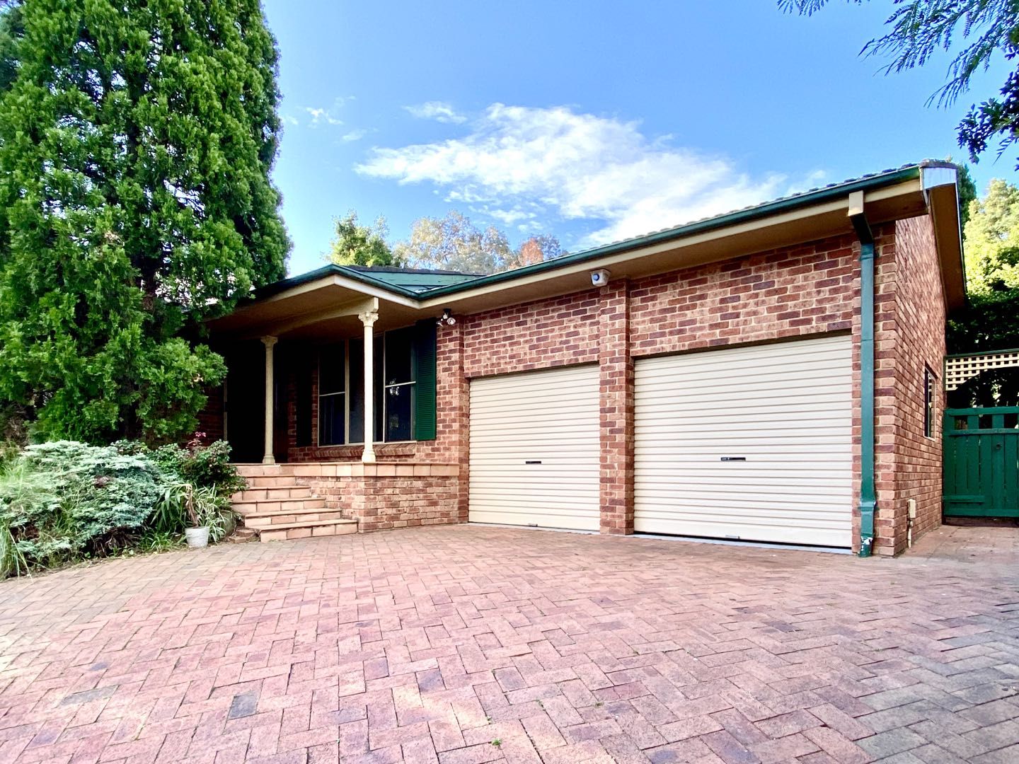 4 bedrooms House in 3 Flora Court BAULKHAM HILLS NSW, 2153