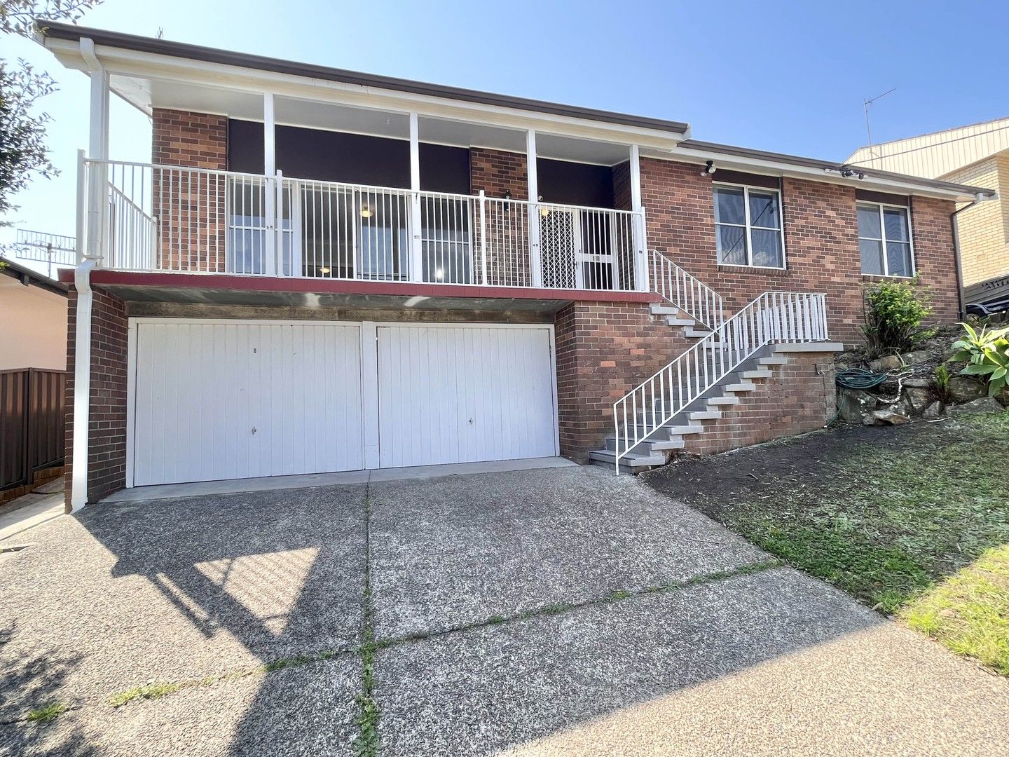 5 bedrooms House in 10 Melissa Avenue ADAMSTOWN HEIGHTS NSW, 2289