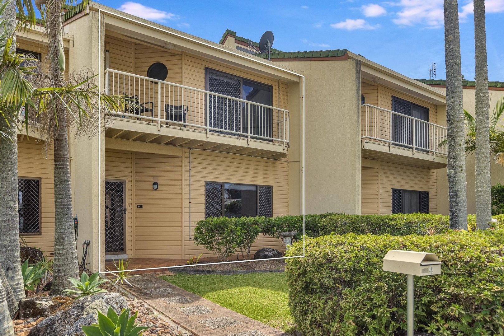 2 bedrooms Townhouse in 4/90 Keith Compton Drive TWEED HEADS NSW, 2485