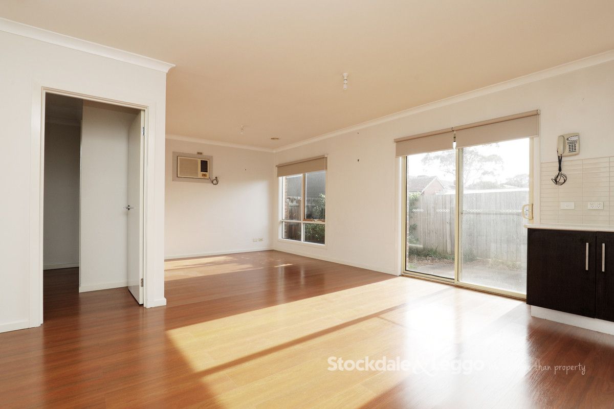 2/8 Cobrey Street, Sunshine VIC 3020, Image 2