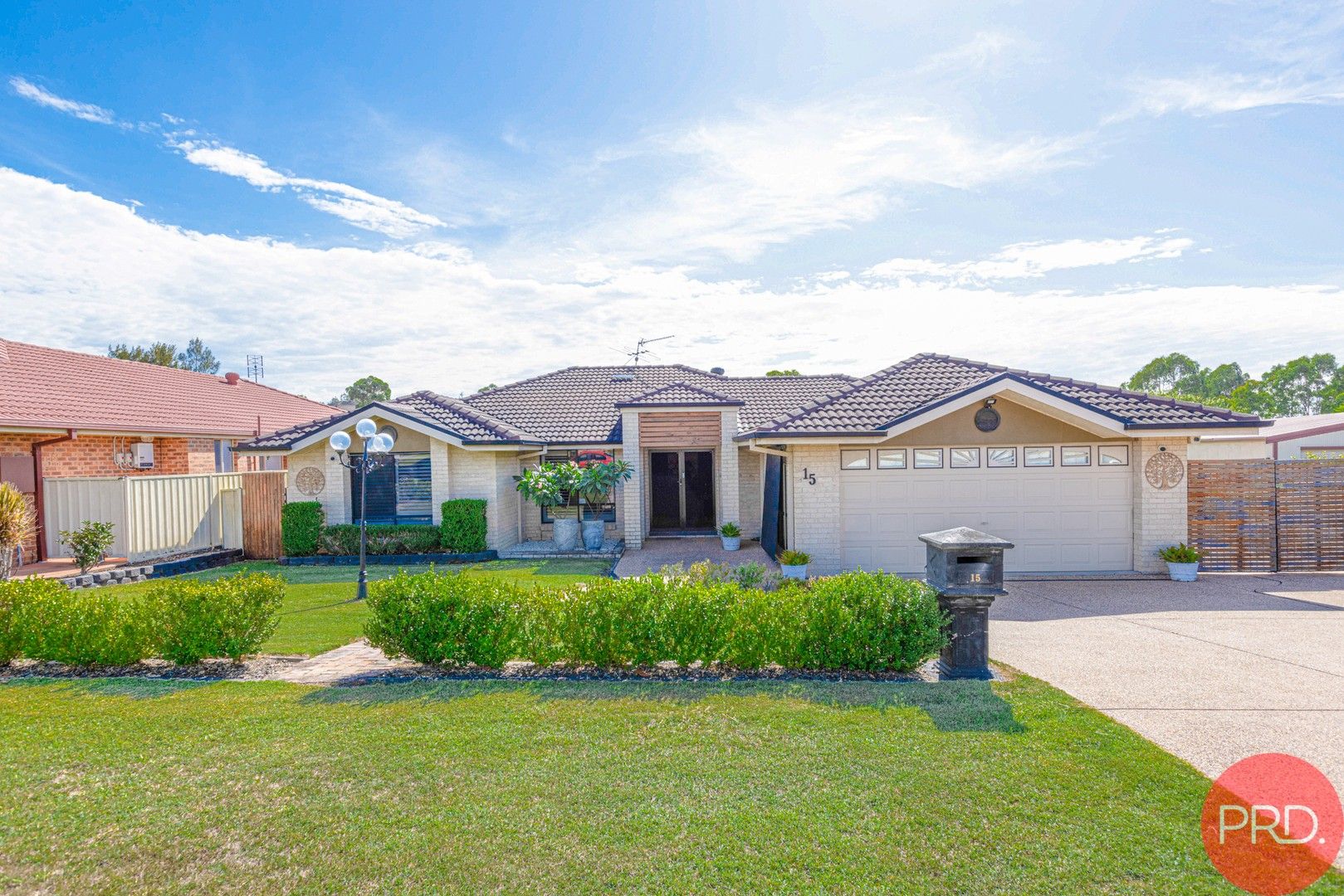 4 bedrooms House in 15 Cedar Wattle Close ABERGLASSLYN NSW, 2320