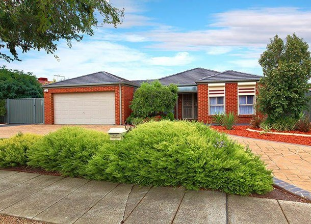 6 Corowa Crescent, Burnside VIC 3023